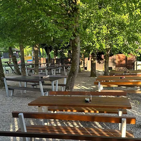 Gostinjska kuća Na Bregu Camp Smlednik 3*